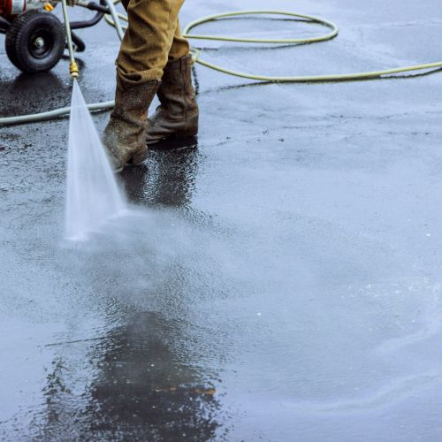 Using Pressurized Water To Clean Concrete